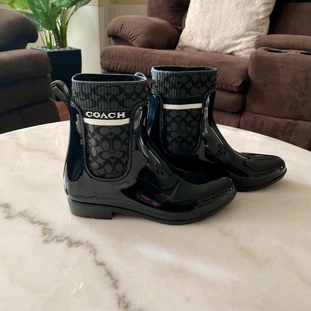 Coach boots size 8 *Never worn*